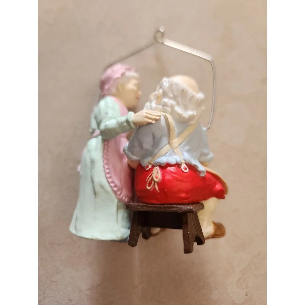1987 Hallmark Keepsake Ornament‎ Home Cooking Mr and Mrs Claus Series 2 QX483-7